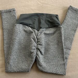 Original TikTok Famous Scrunchbutt Leggings Size M NWOT